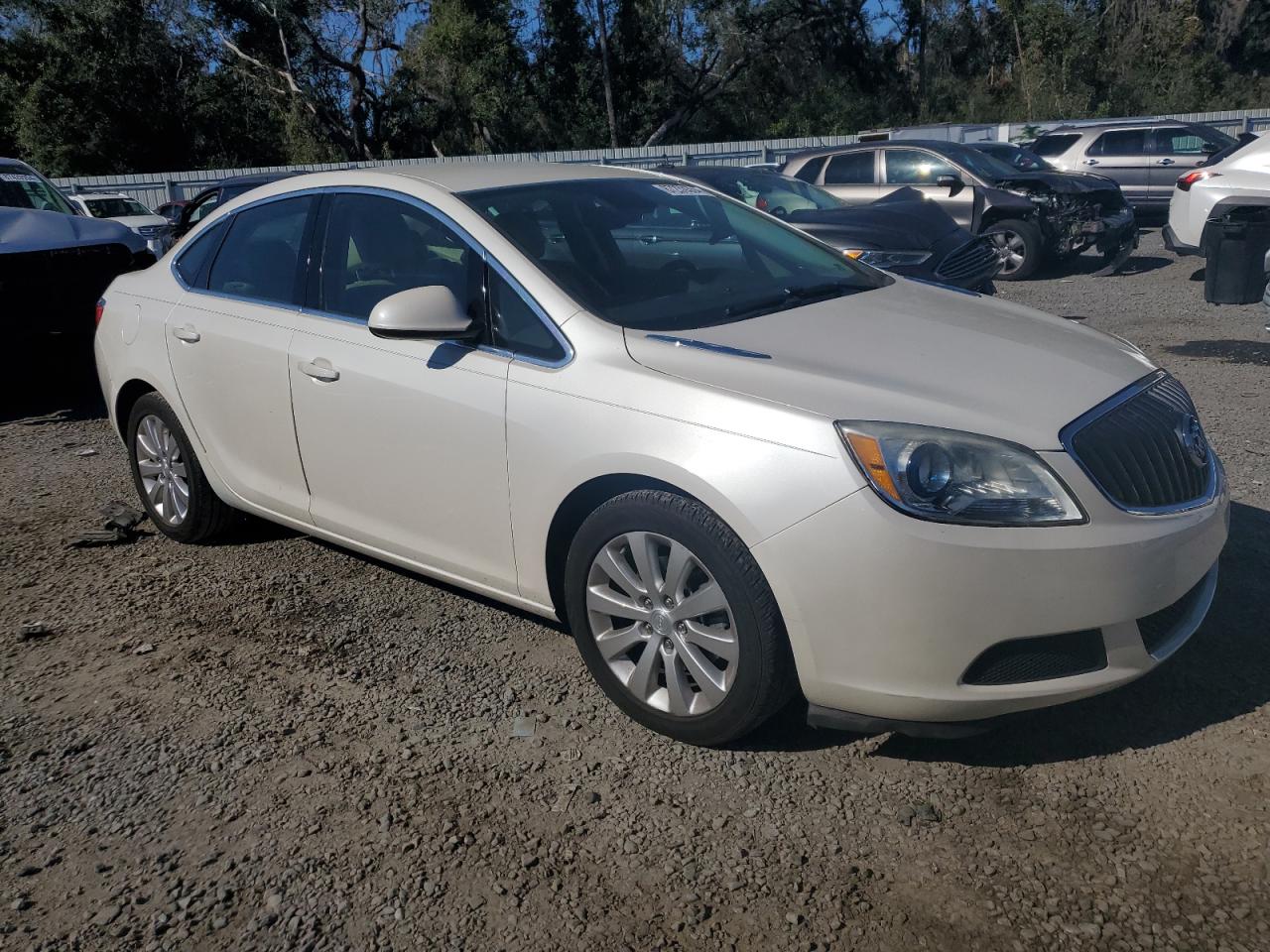 VIN 1G4PP5SK5F4185049 2015 BUICK VERANO no.4