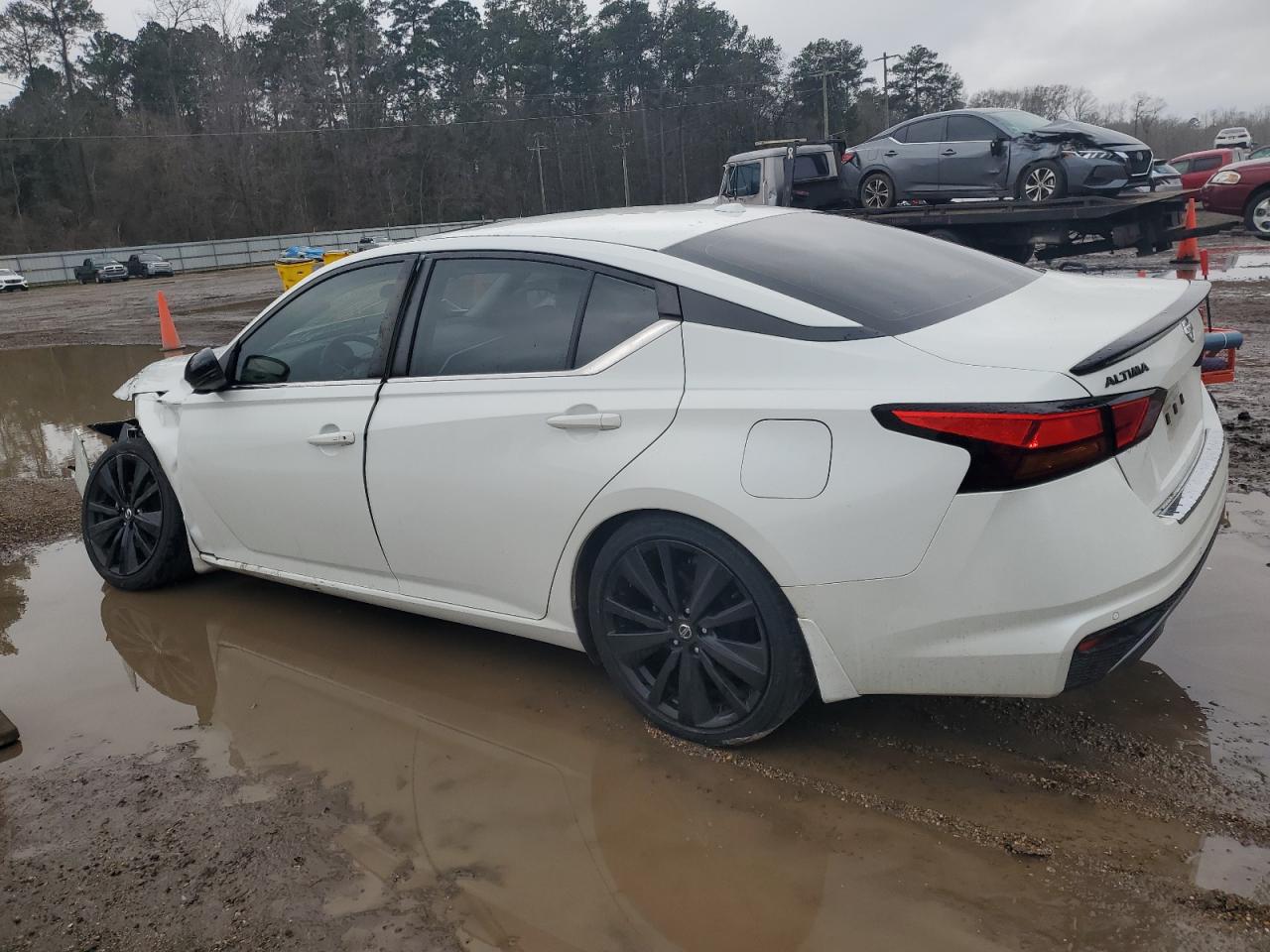 2022 Nissan Altima - Image 2
