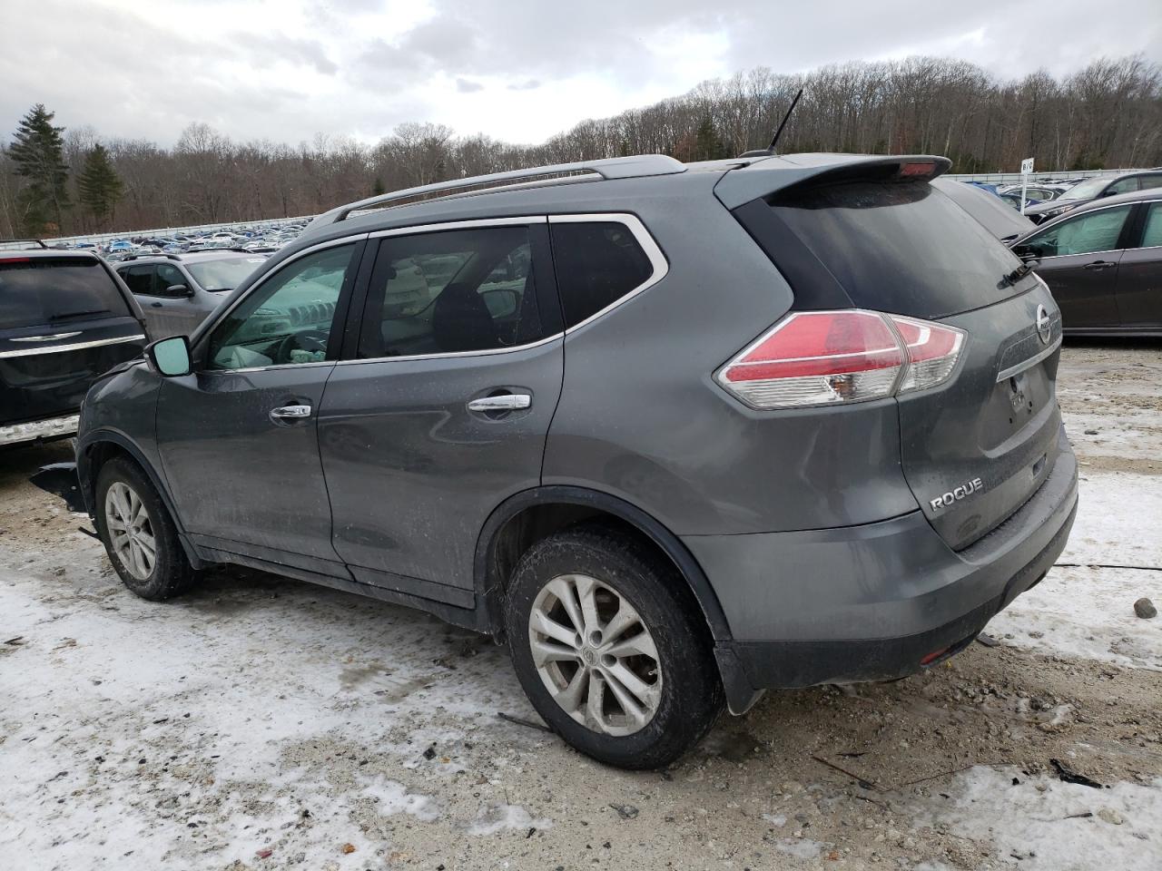 2015 Nissan Rogue - Image 2