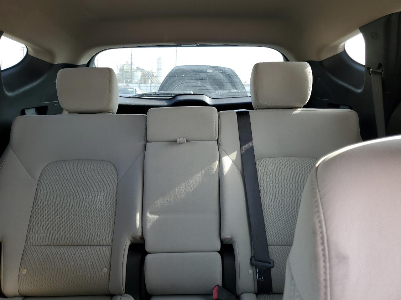 2016 Hyundai Santa Fe - Image 10