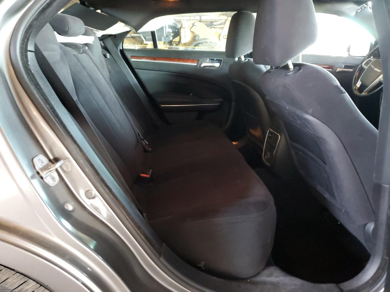 2012 Chrysler 300 - Image 10