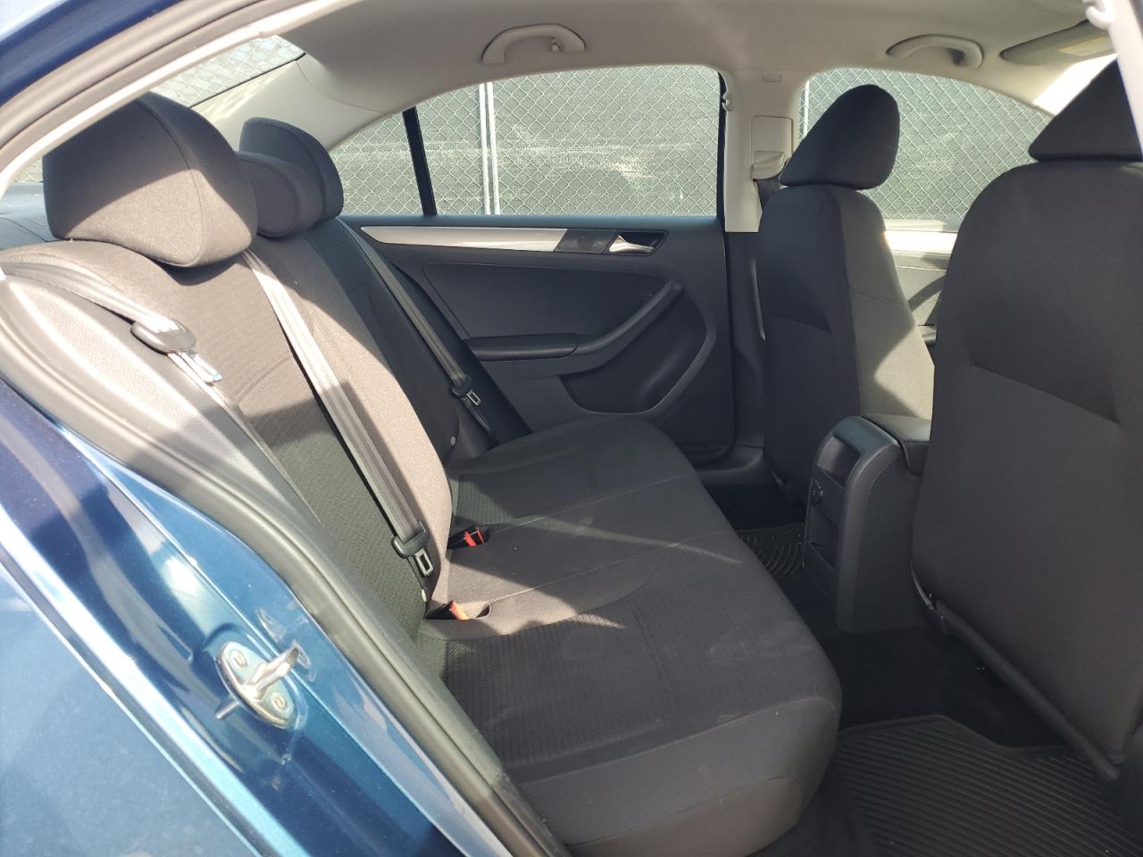 2016 Volkswagen Jetta - Image 10