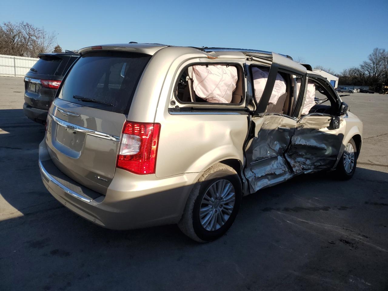 2012 Chrysler Town & Country - Image 3