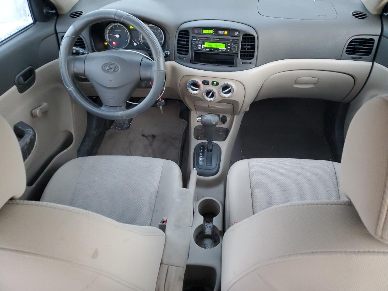 2009 Hyundai Accent - Image 8