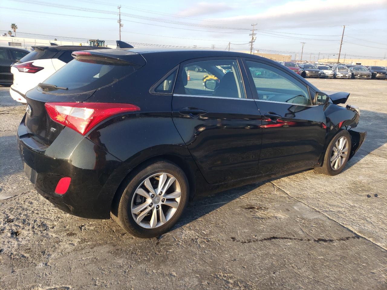 2013 Hyundai Elantra - Image 3