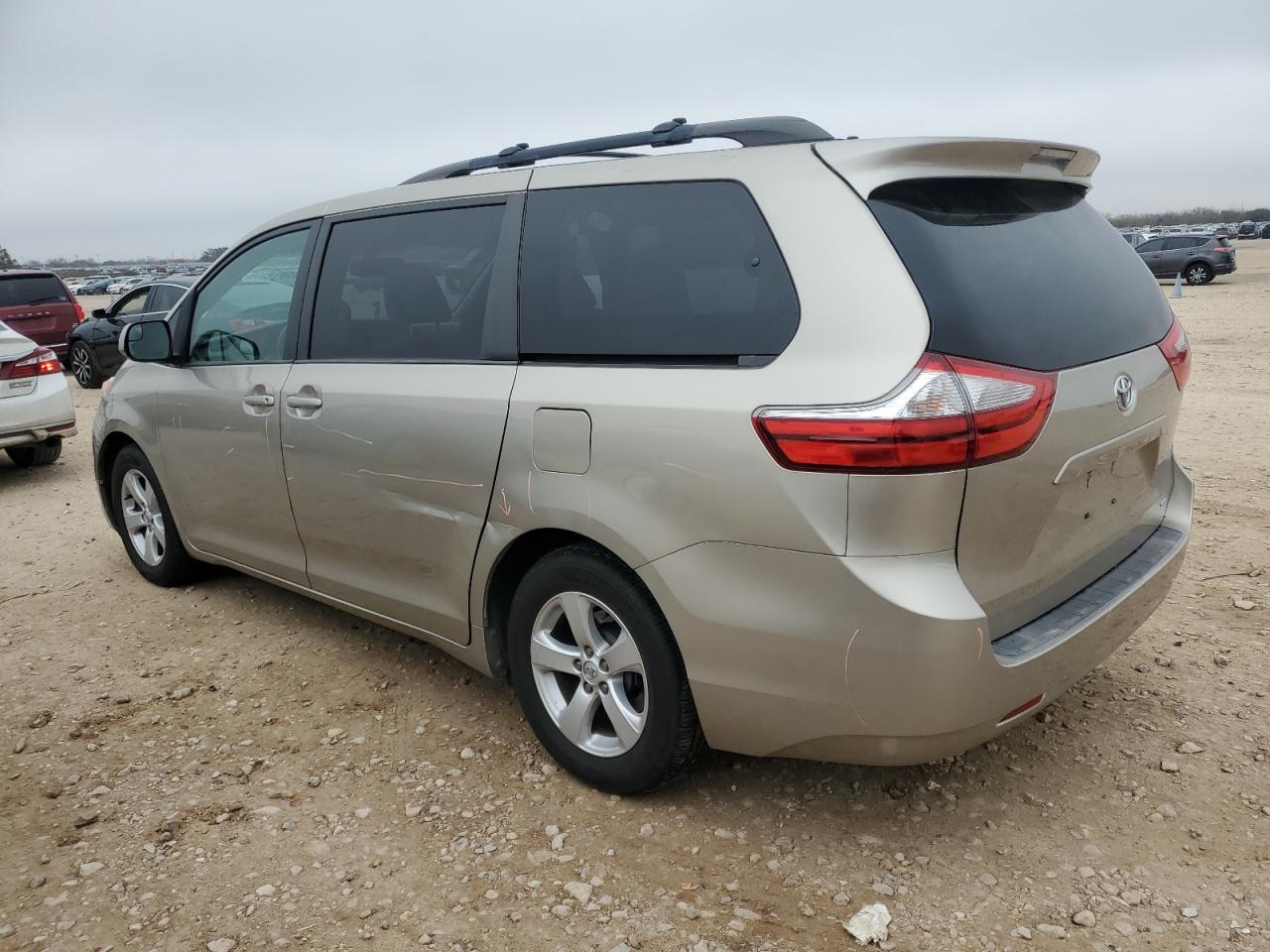 2015 Toyota Sienna - Image 2