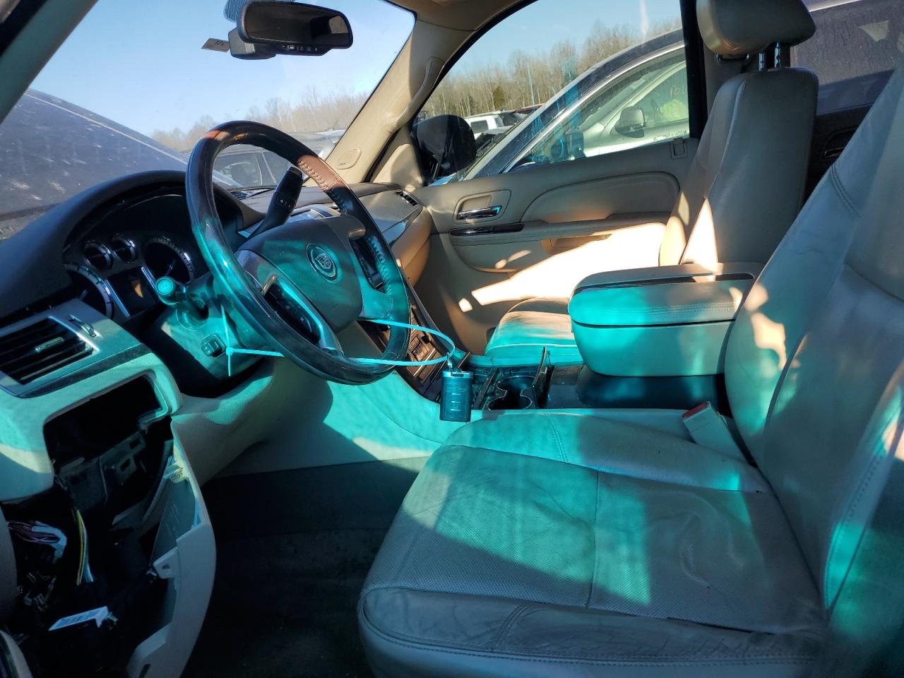 2010 Cadillac Escalade - Image 7