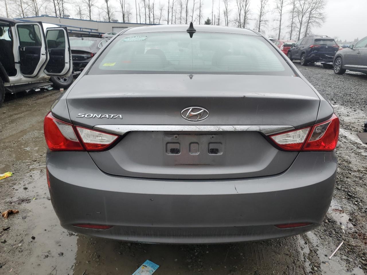 2011 Hyundai Sonata - Image 6
