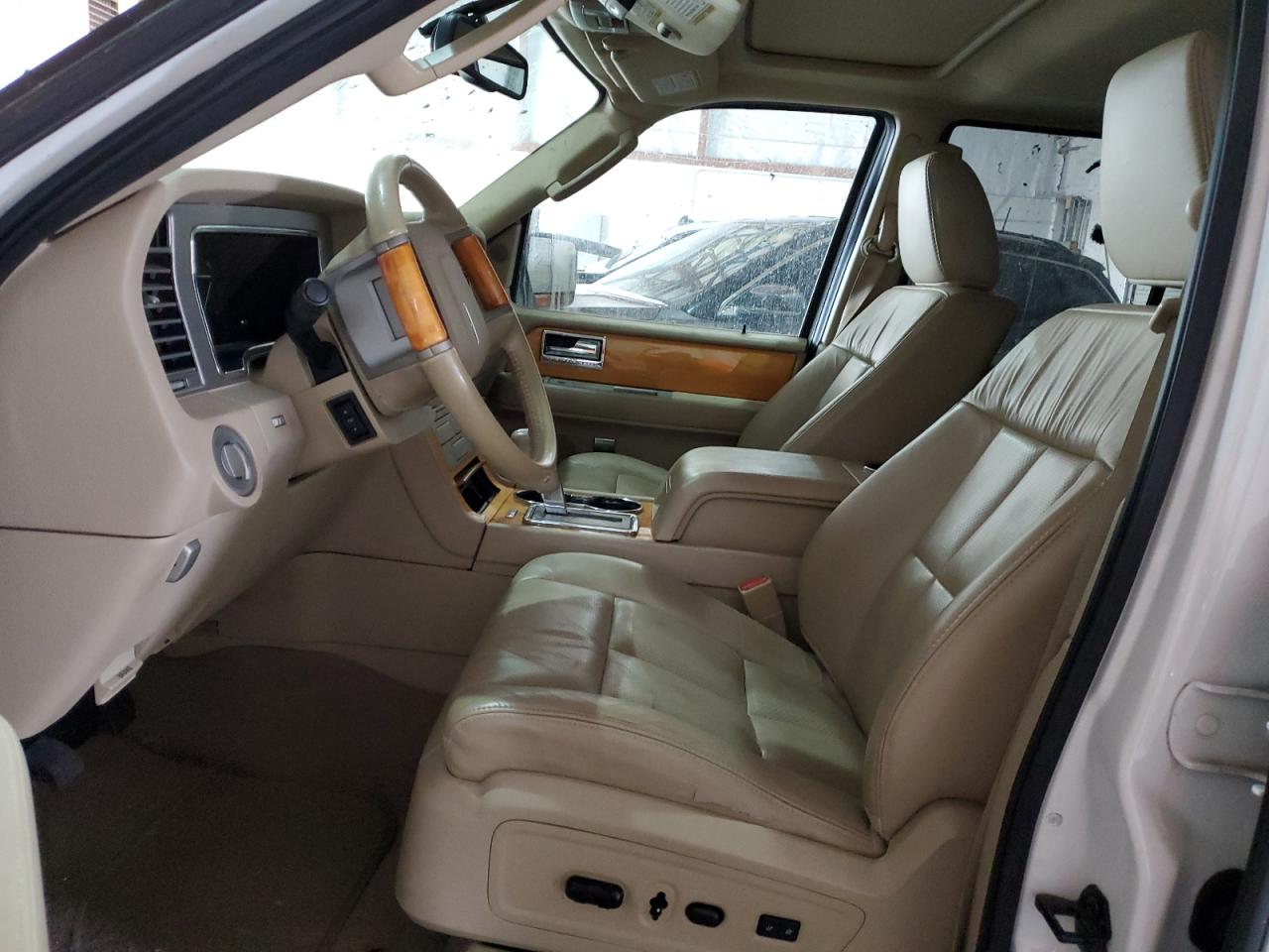 2009 Lincoln Navigator - Image 7