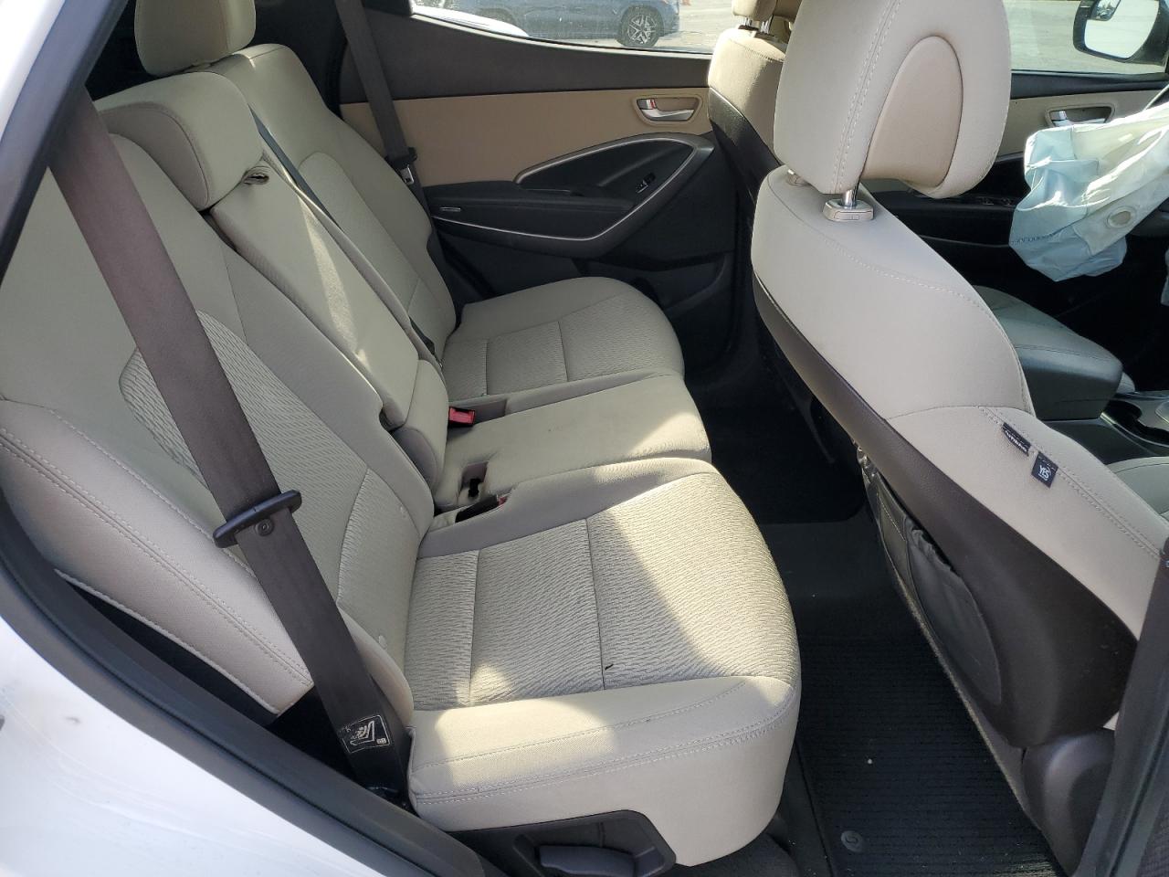 2016 Hyundai Santa Fe - Image 11