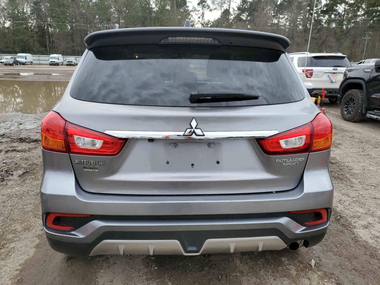 2018 Mitsubishi Outlander - Image 6