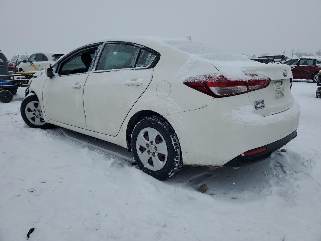 3KPFK4A74JE235596 2018 KIA FORTE - Image 2