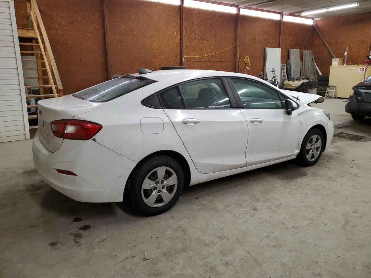 2018 Chevrolet Cruze - Image 3