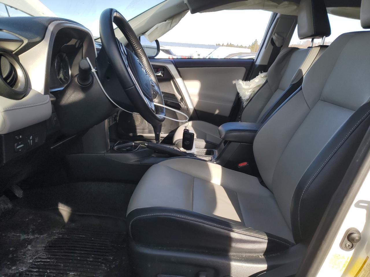2018 Toyota RAV 4 - Image 7