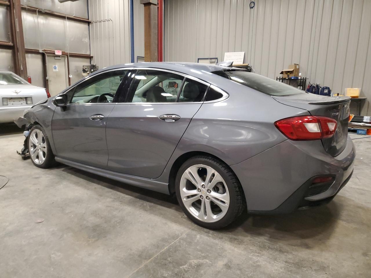 2018 Chevrolet Cruze - Image 2