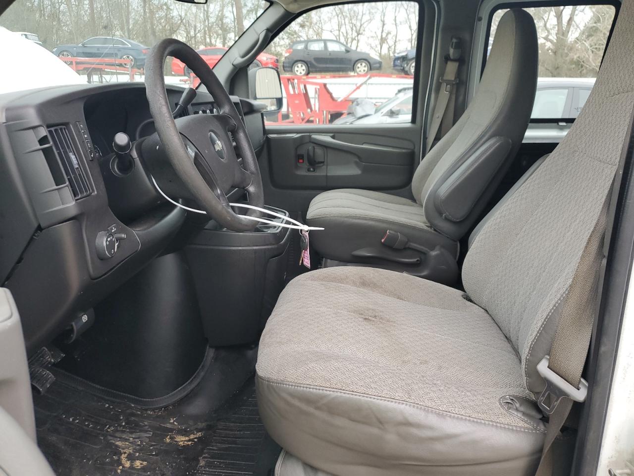 2010 Chevrolet Express - Image 7