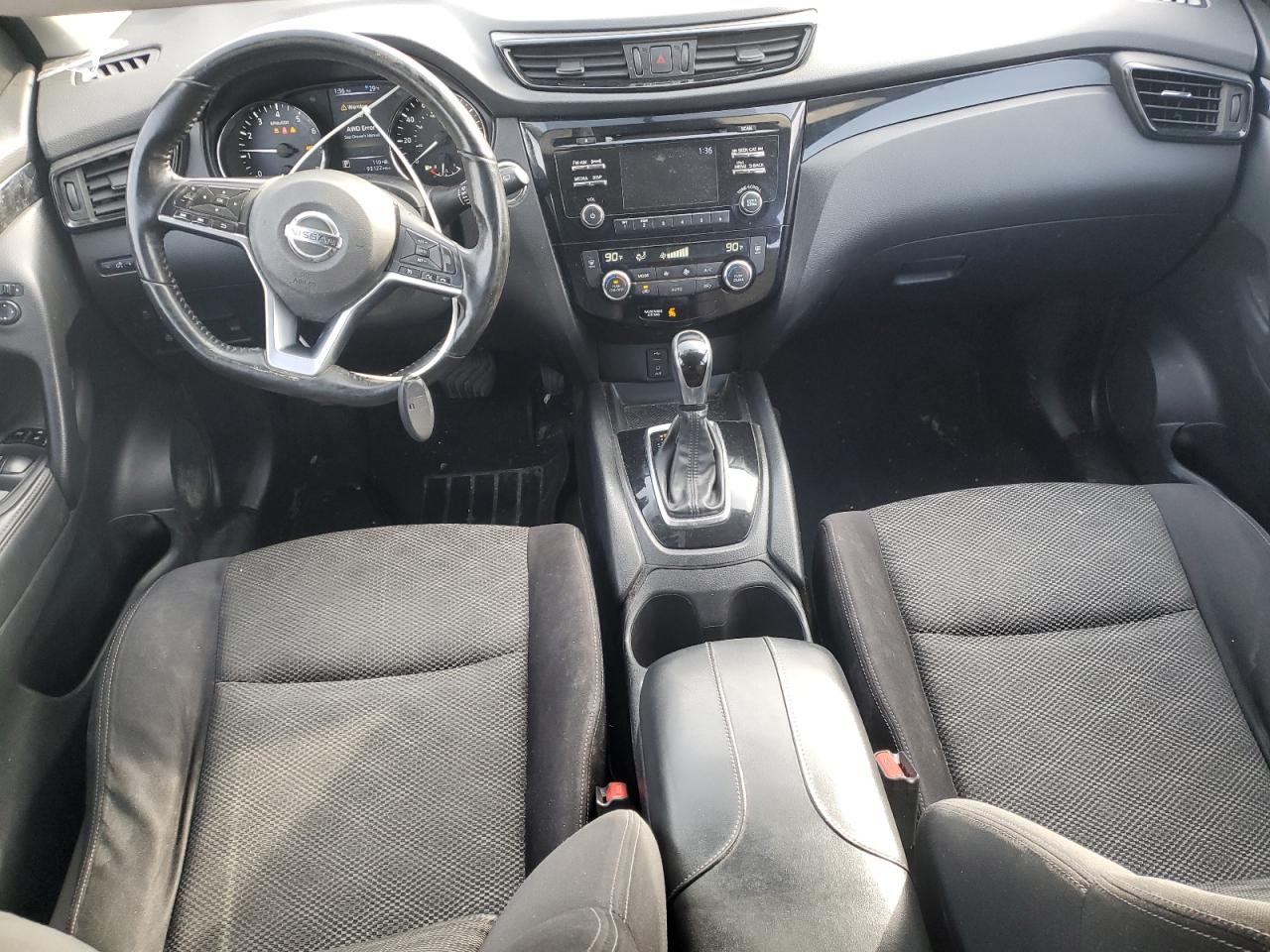 2017 Nissan Rogue - Image 8