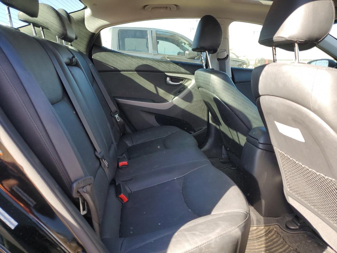 2014 Hyundai Elantra - Image 10