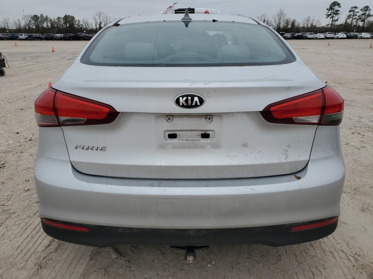 2017 Kia Forte - Image 6