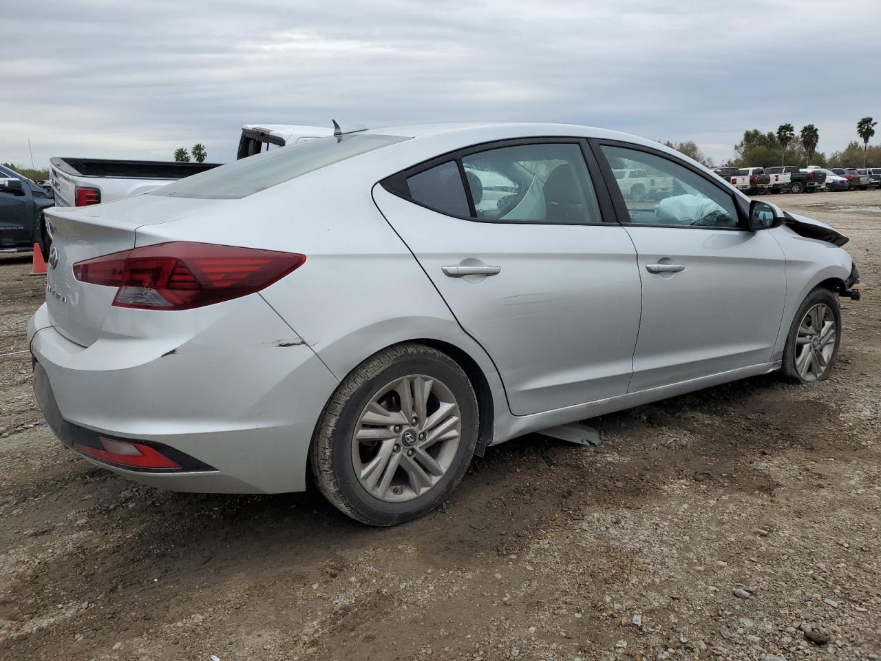 2019 Hyundai Elantra - Image 3