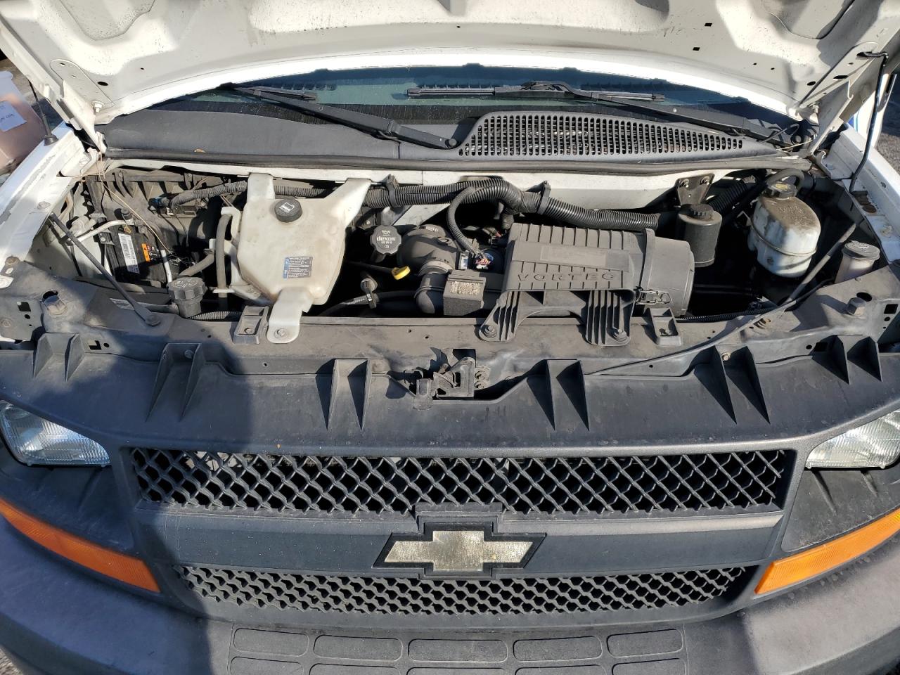 2013 Chevrolet Express - Image 12