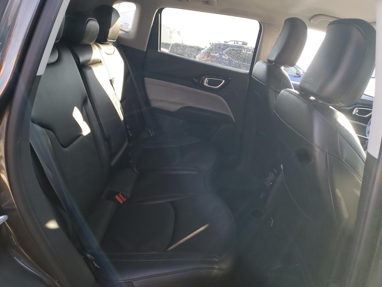 2022 Jeep Compass - Image 11