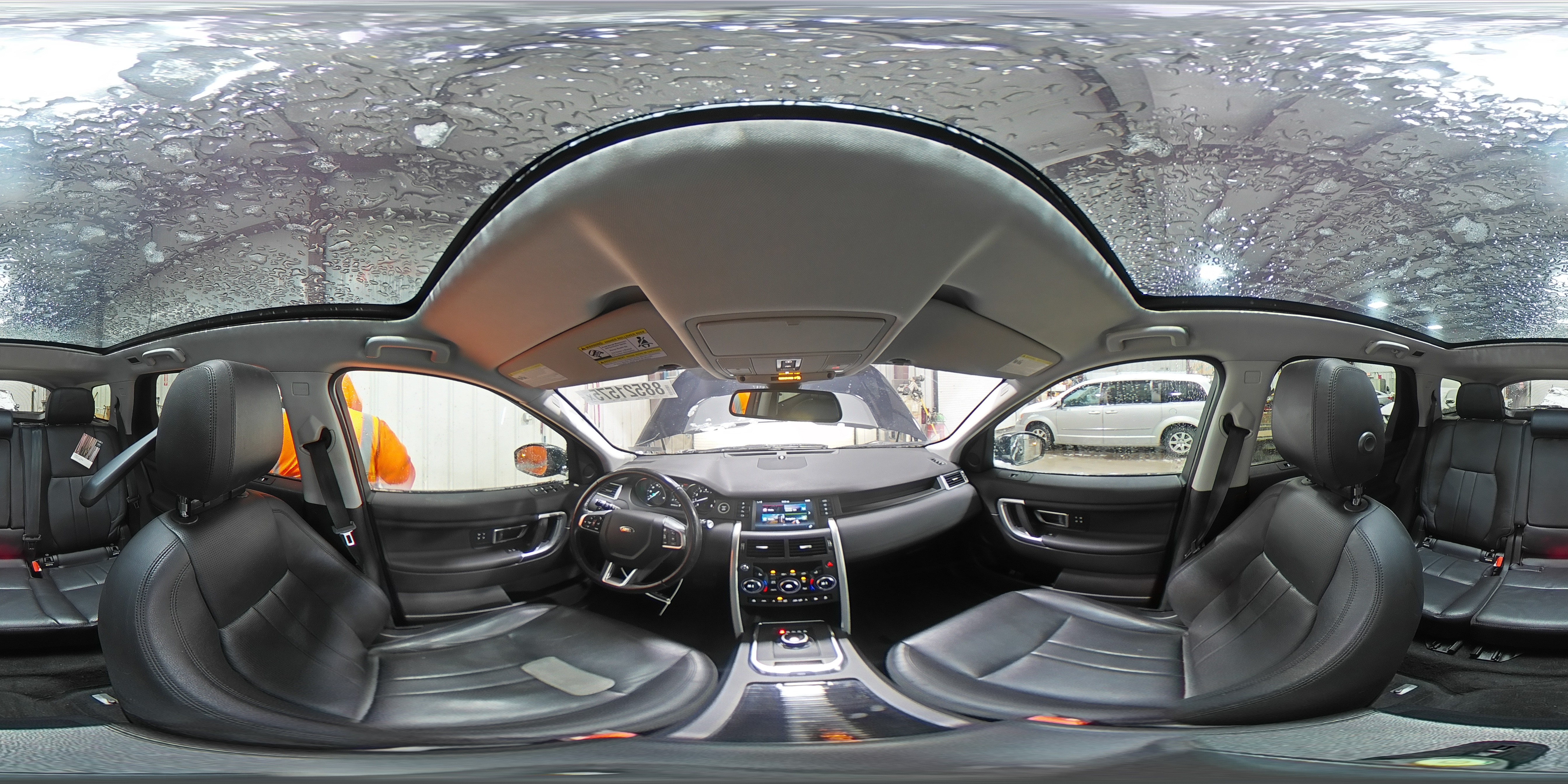 2019 Land Rover Discovery - Image 15