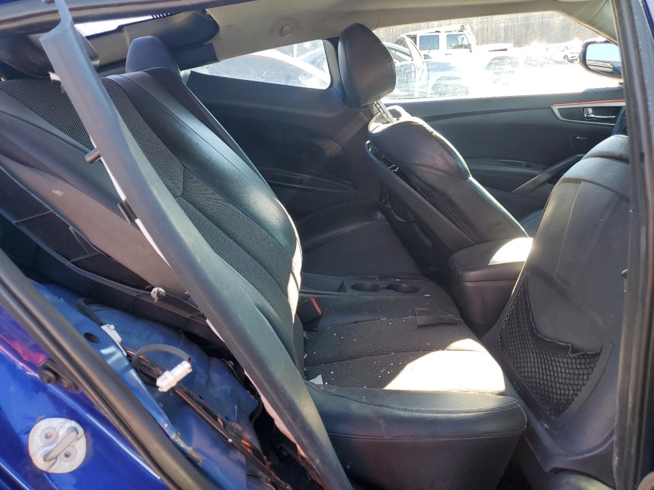 2013 Hyundai Veloster - Image 11