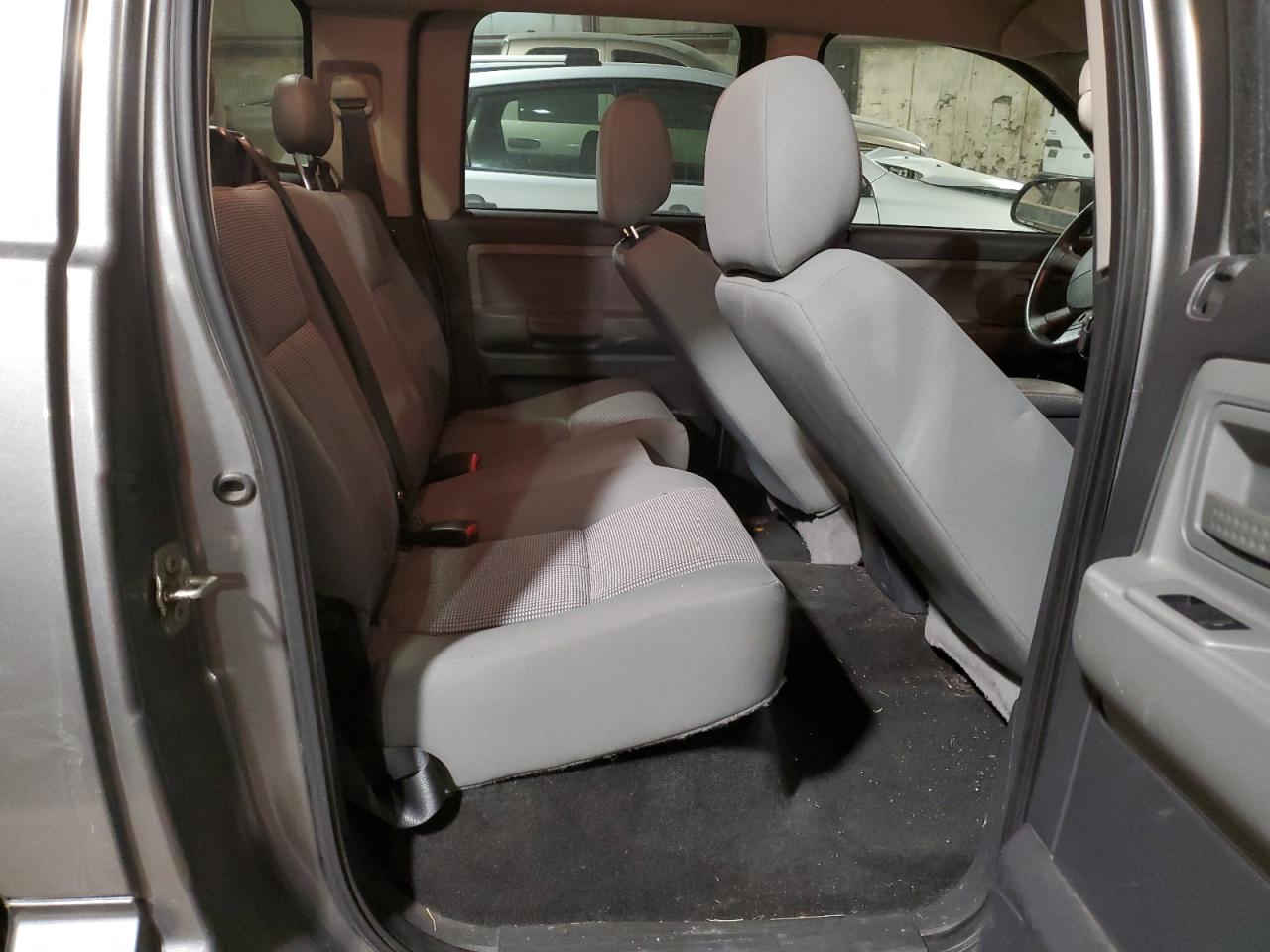 2011 Dodge Dakota - Image 10