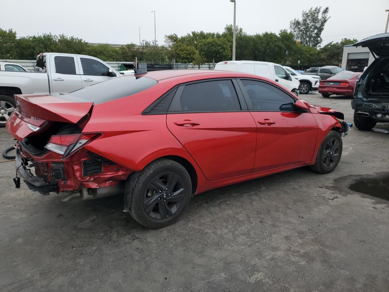 2022 Hyundai Elantra - Image 3