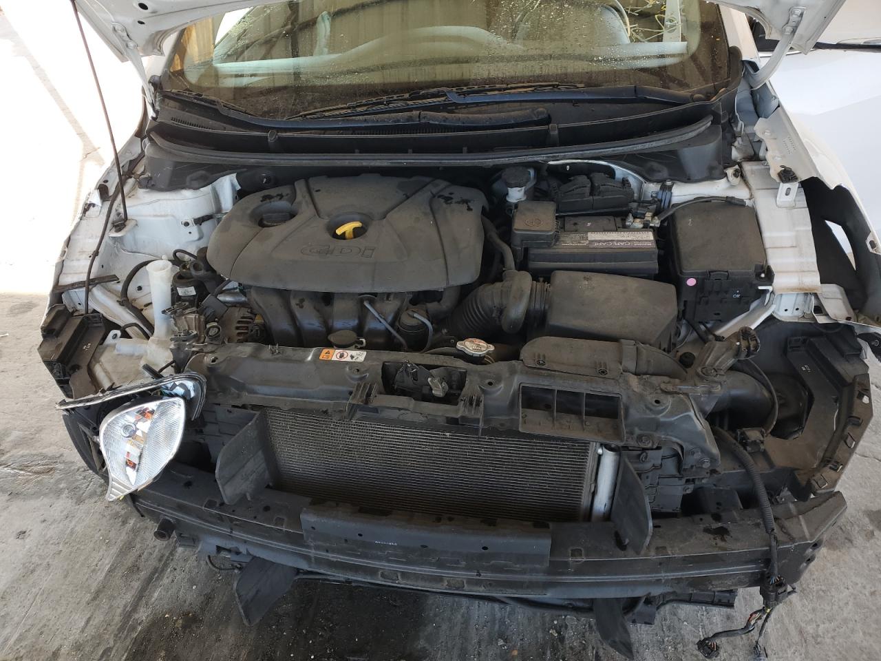 2016 Hyundai Elantra - Image 12