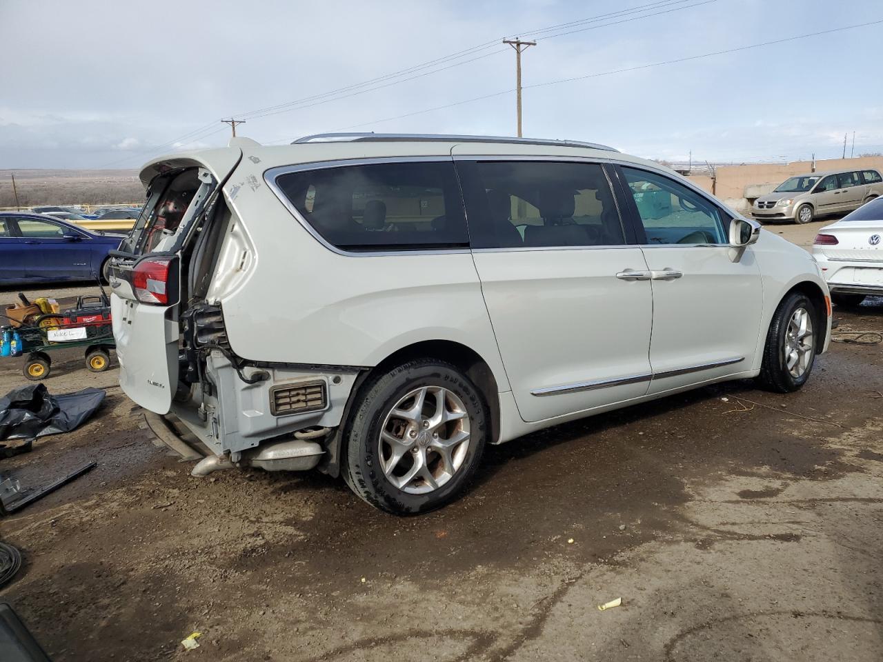 2017 Chrysler Pacifica - Image 3