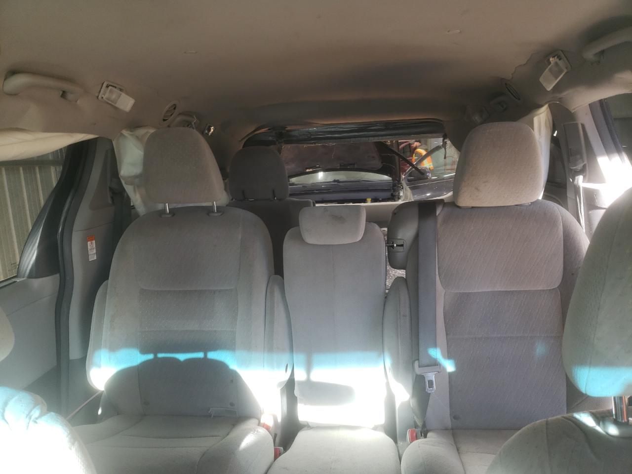2015 Toyota Sienna - Image 10
