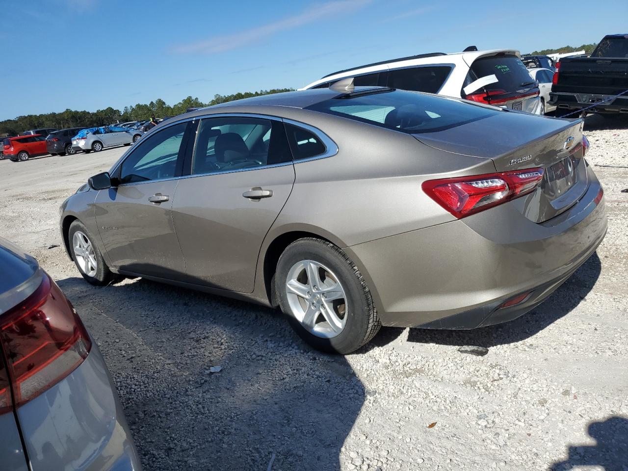 2022 Chevrolet Malibu - Image 2