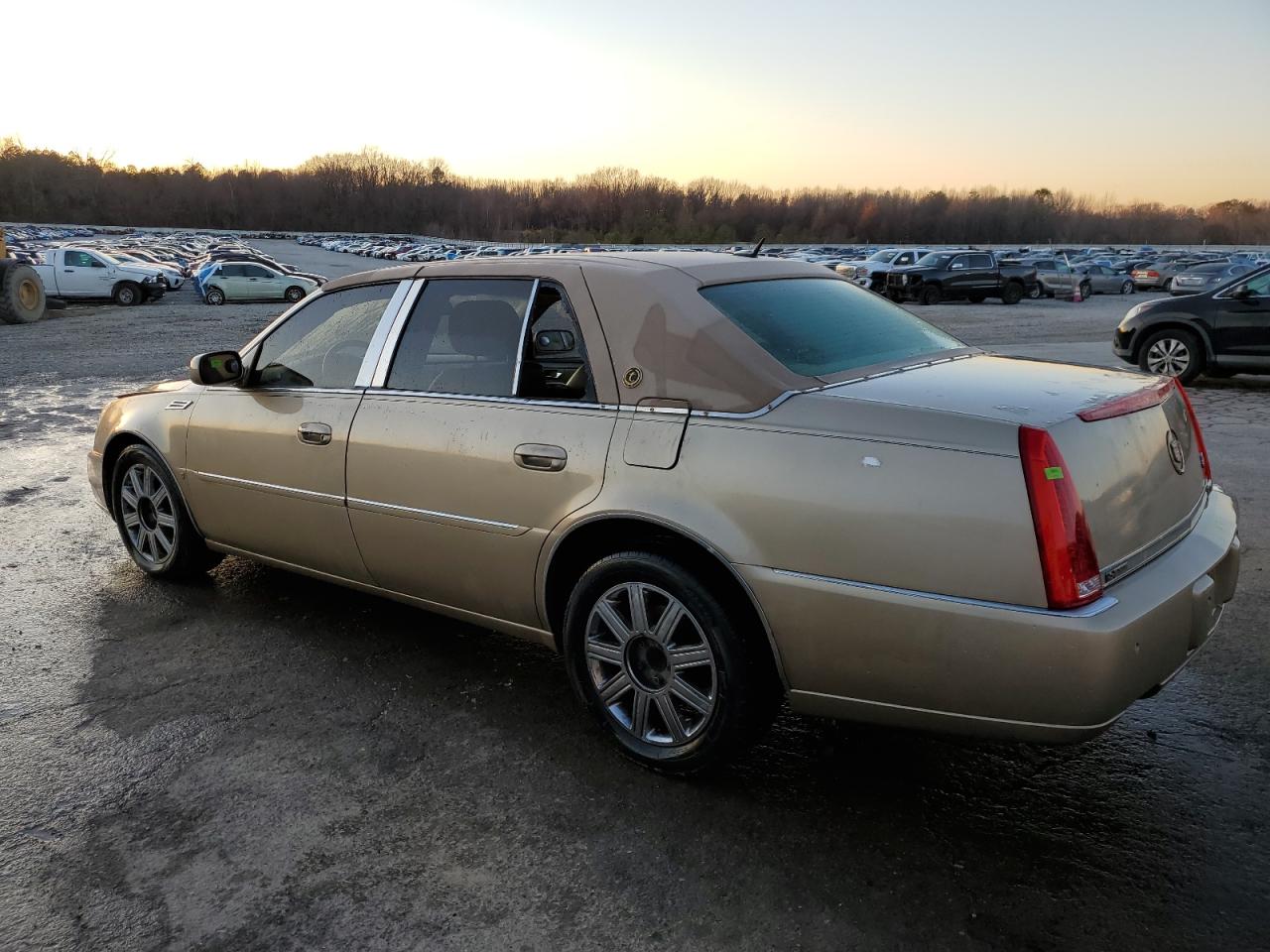 2006 Cadillac DTS - Image 2