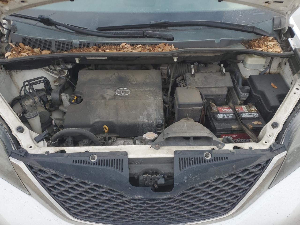 2012 Toyota Sienna - Image 12