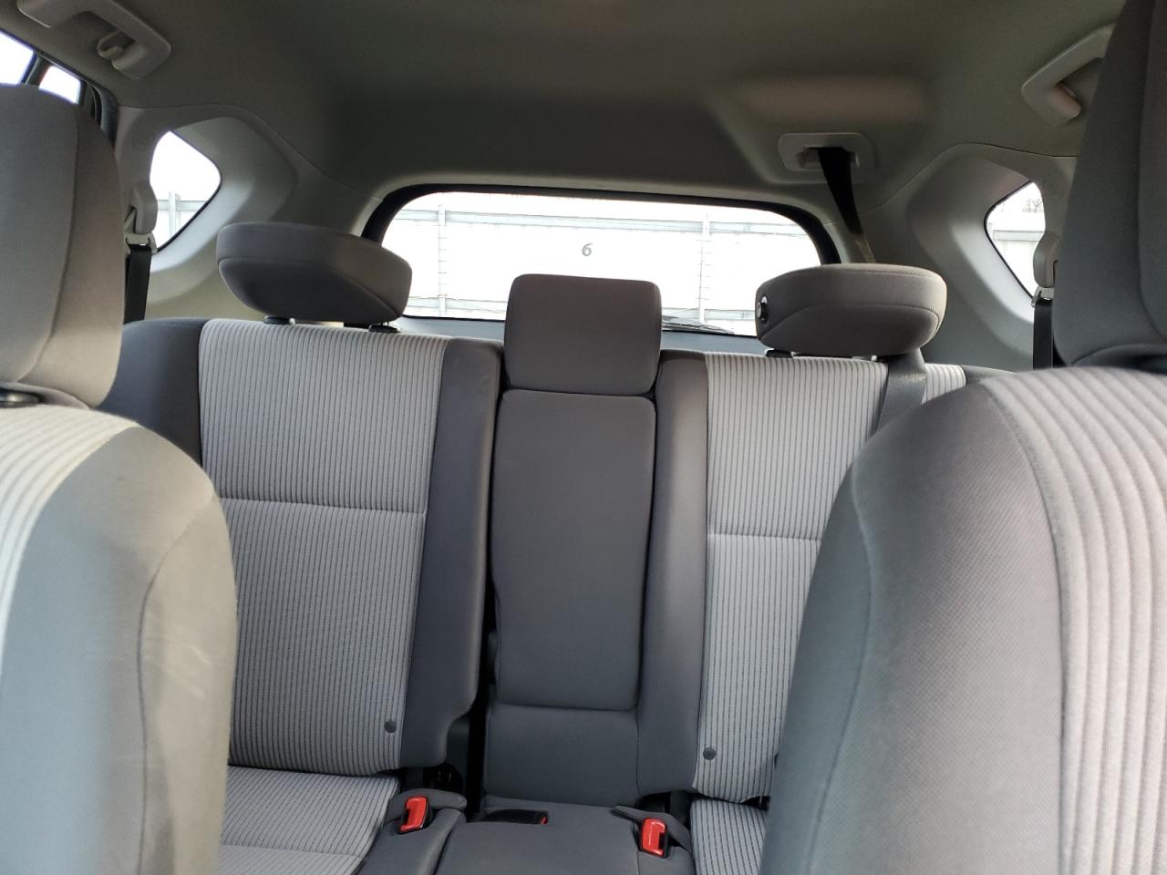 2015 Toyota RAV 4 - Image 10