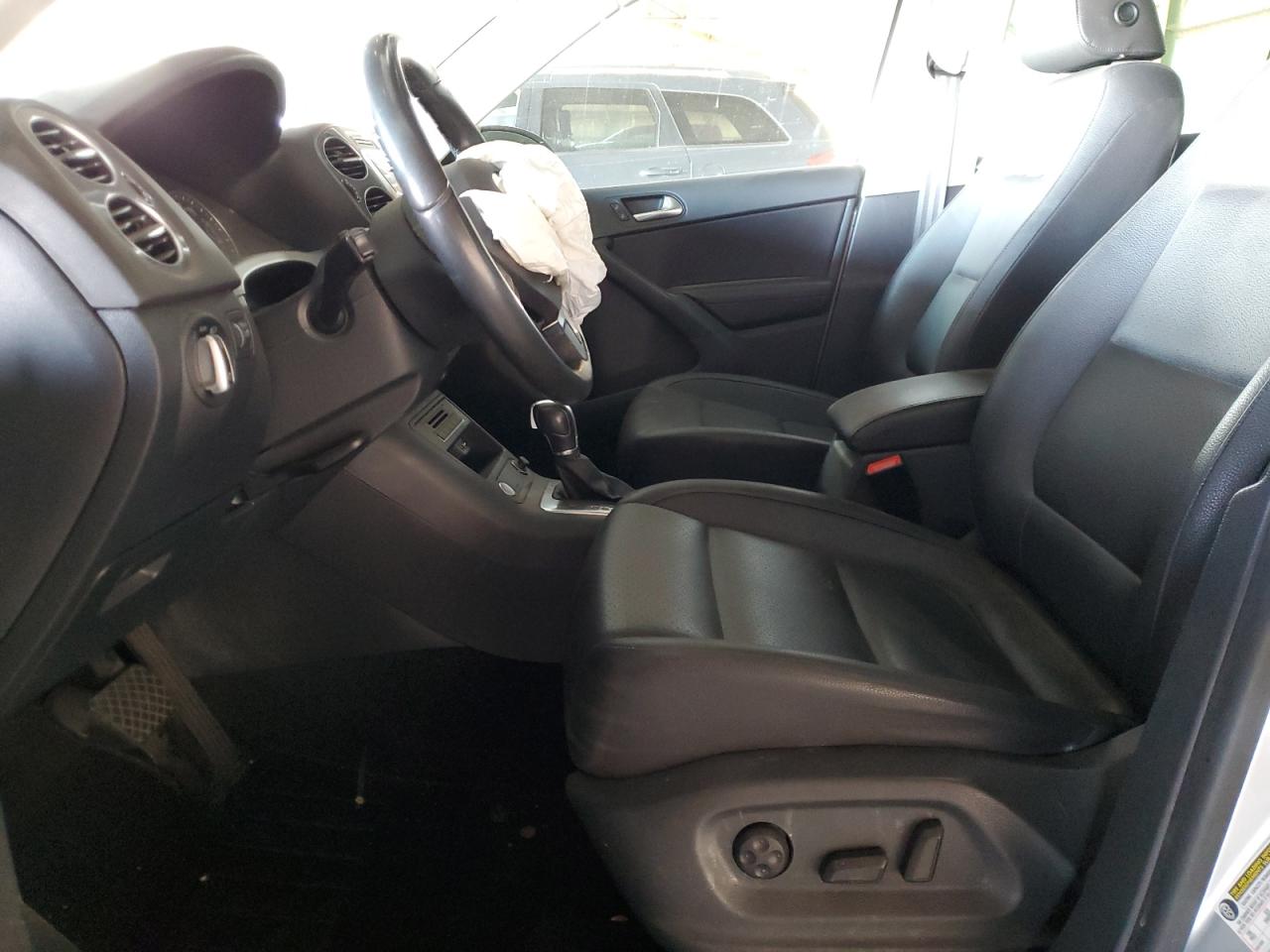 2017 Volkswagen Tiguan - Image 7