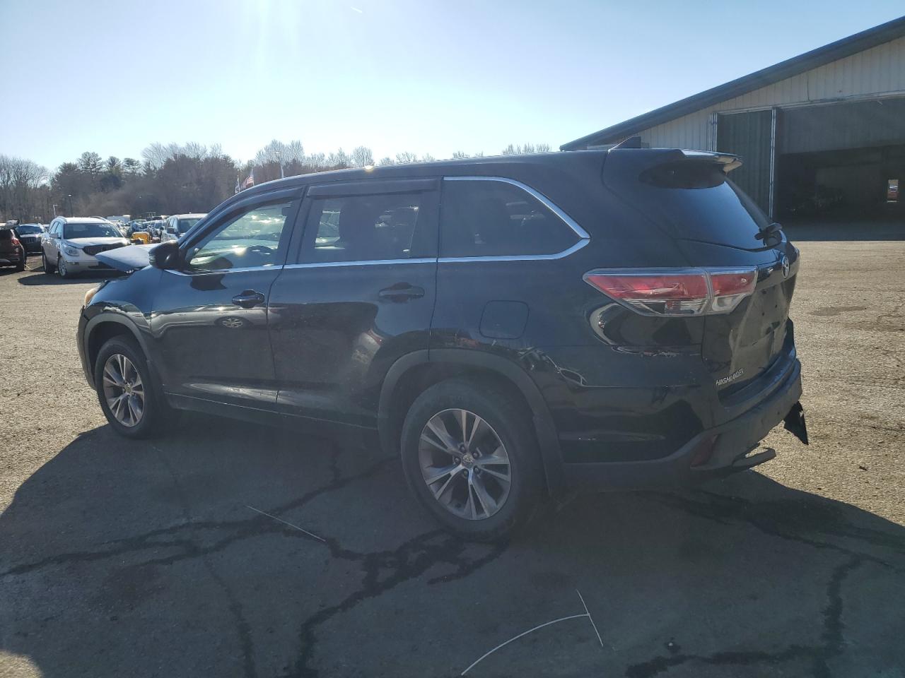 2015 Toyota Highlander - Image 2