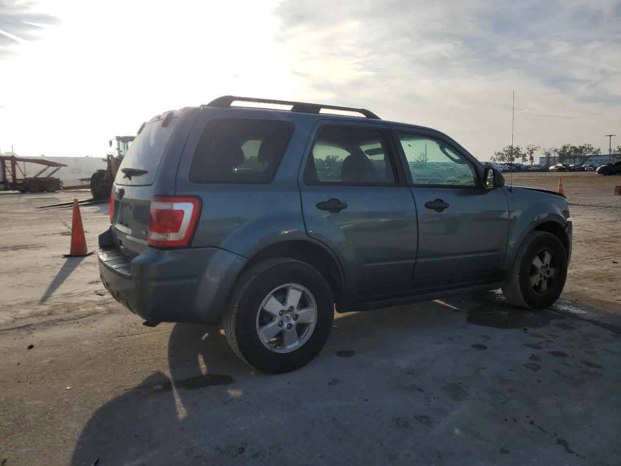 2010 Ford Escape - Image 3