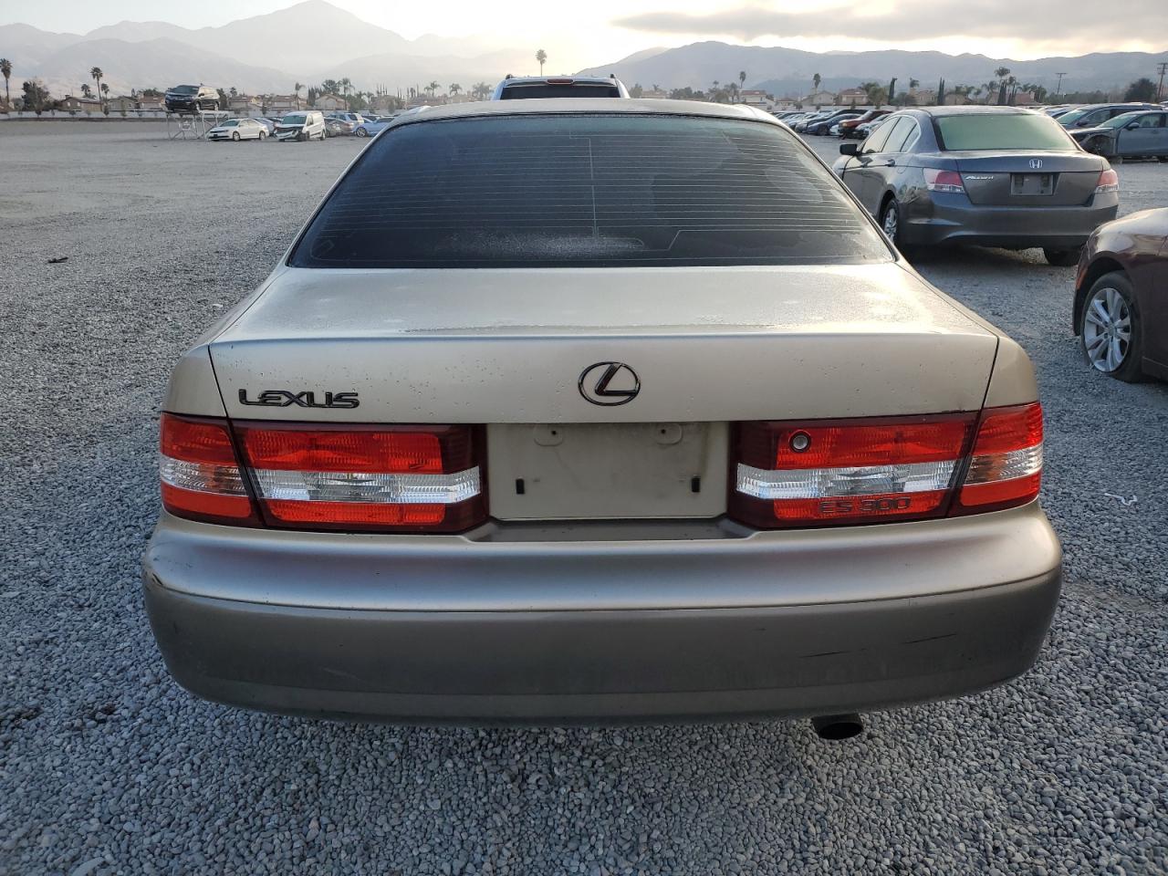 2000 Lexus ES - Image 6