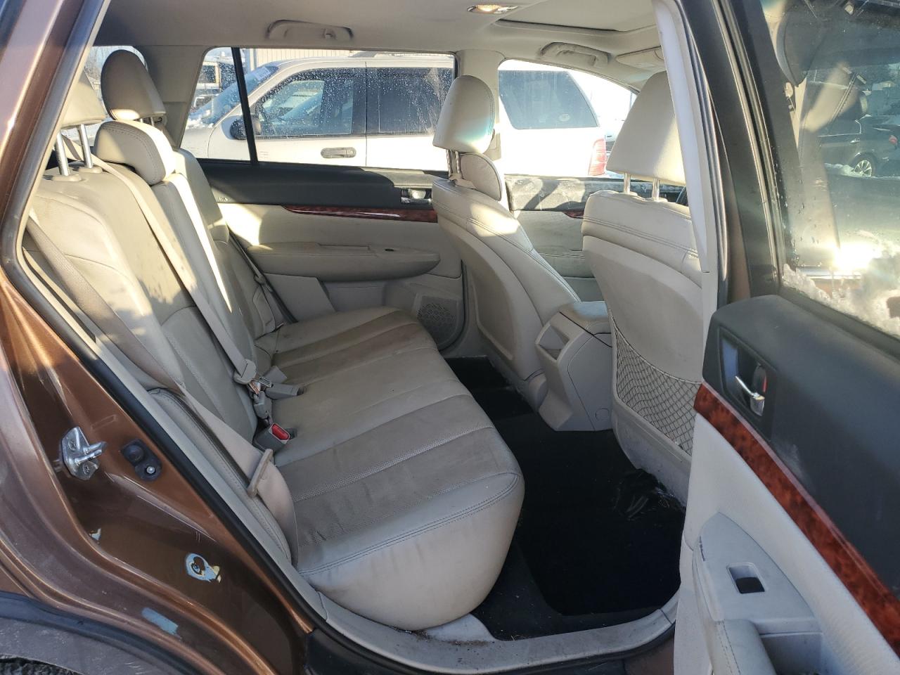 2011 Subaru Outback - Image 11