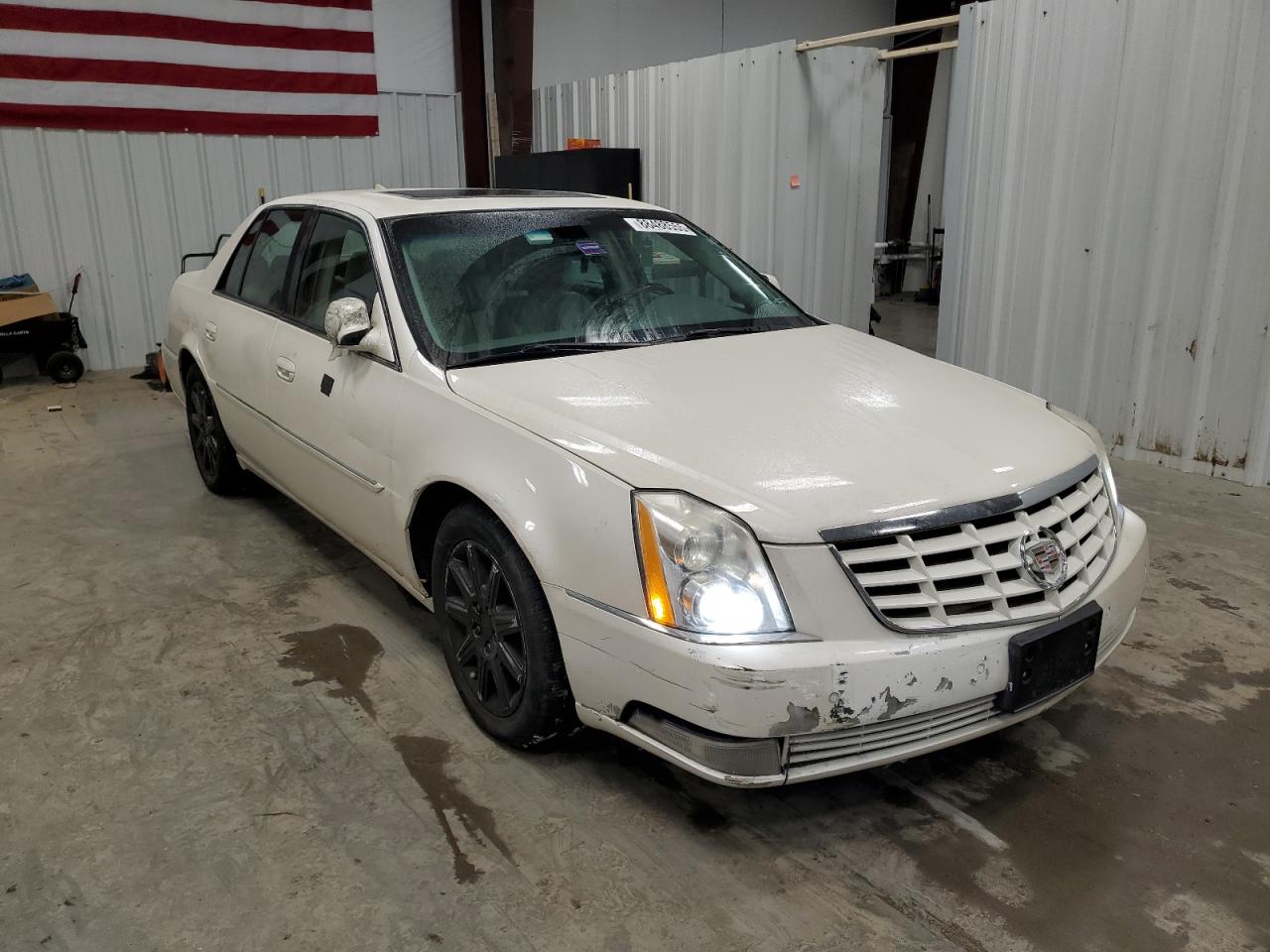 2010 Cadillac DTS - Image 4