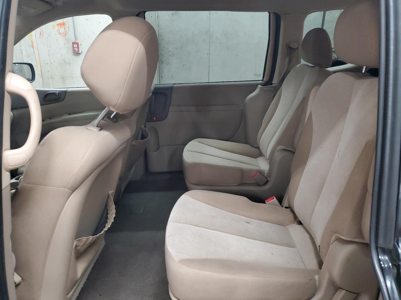 2012 Kia Sedona - Image 11