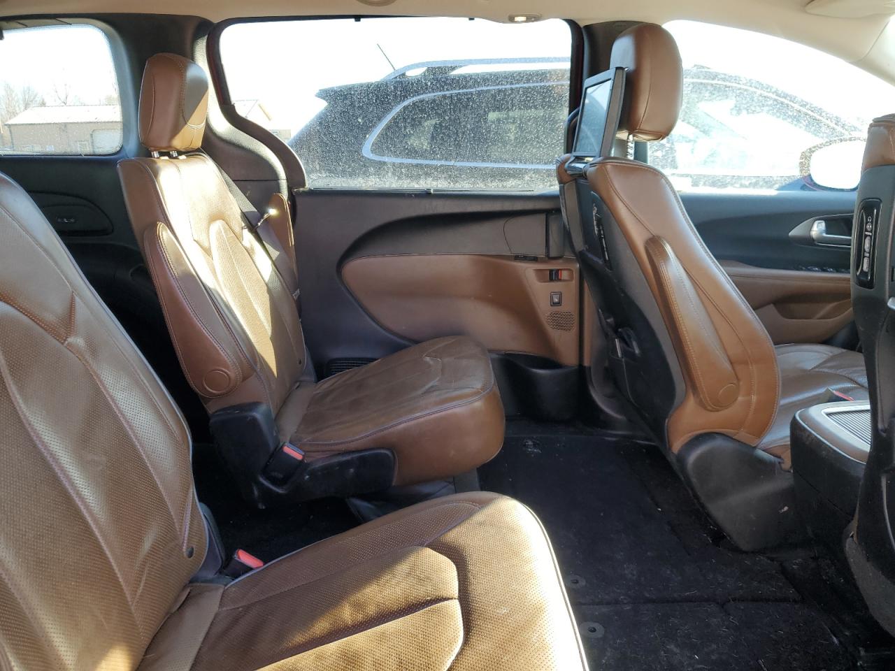 2018 Chrysler Pacifica - Image 11