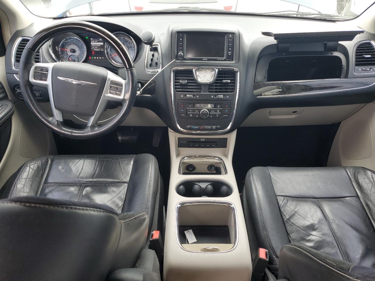 2013 Chrysler Town & Country - Image 8