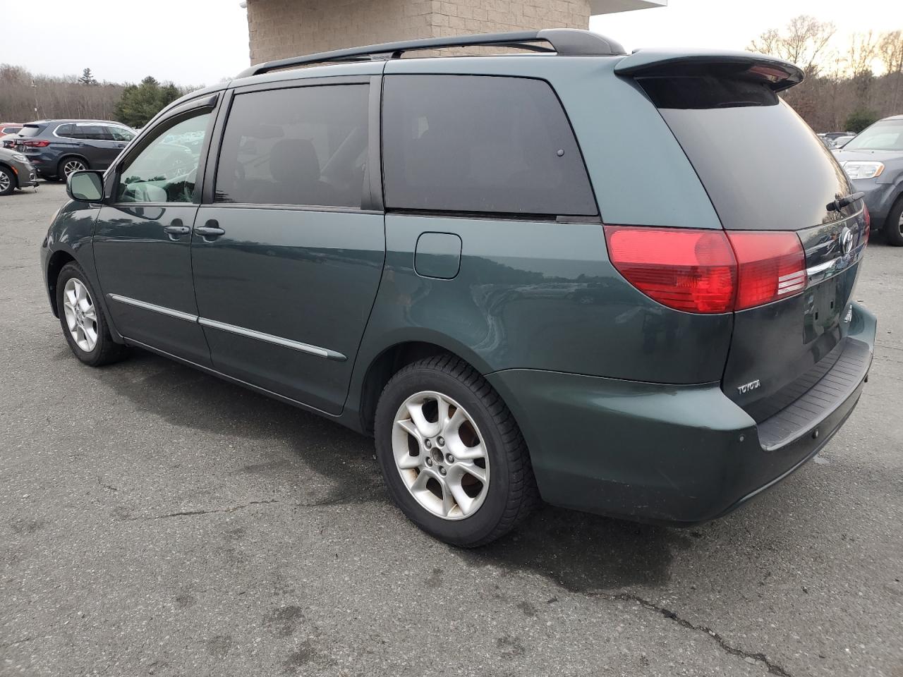 2005 Toyota Sienna - Image 2