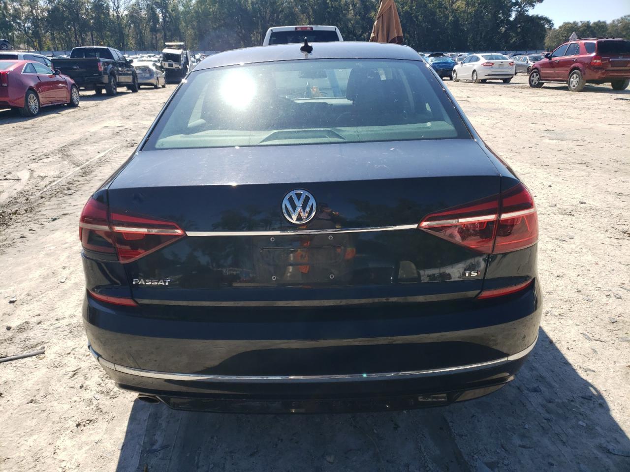 2017 Volkswagen Passat - Image 6