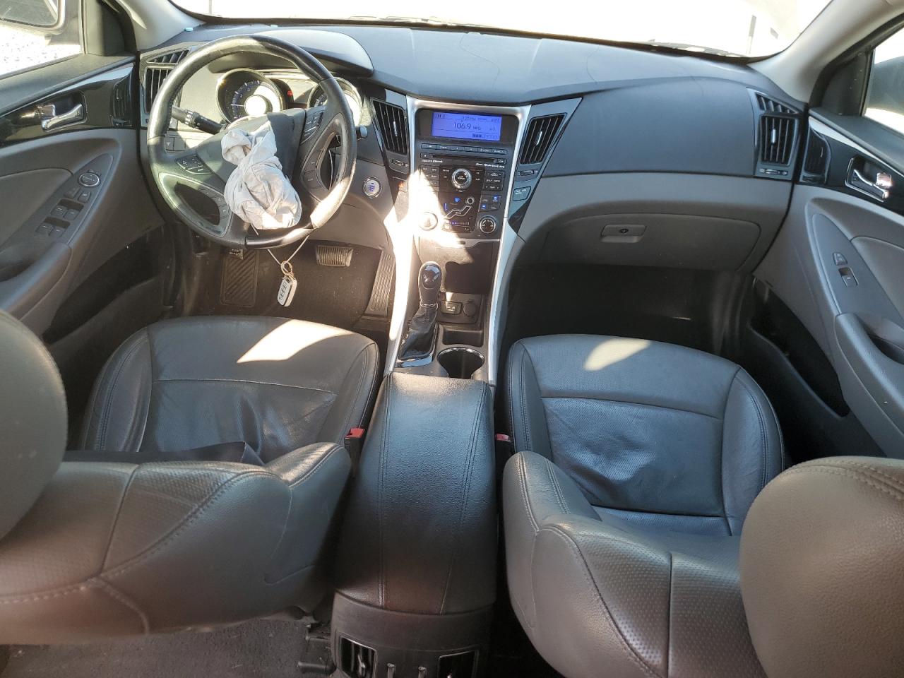 2011 Hyundai Sonata - Image 8