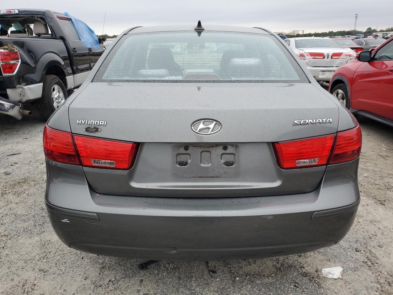 2010 Hyundai Sonata - Image 6